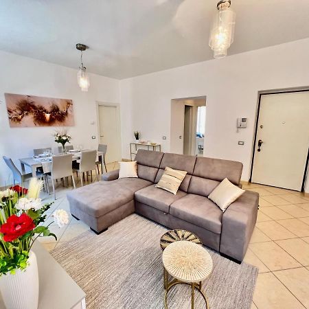 Divina Luxury Apartment With Jacuzzi Near The Lake Όπως Εξωτερικό φωτογραφία