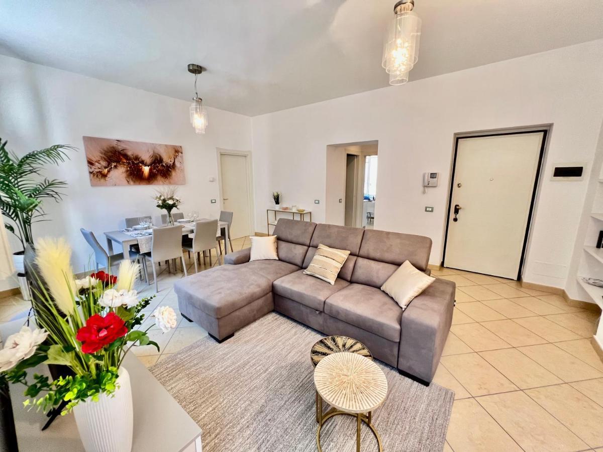 Divina Luxury Apartment With Jacuzzi Near The Lake Όπως Εξωτερικό φωτογραφία