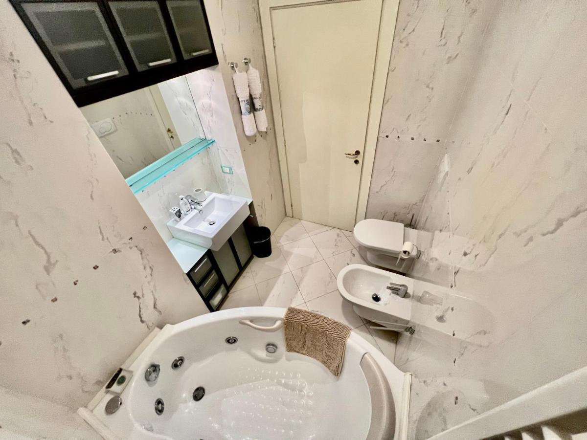 Divina Luxury Apartment With Jacuzzi Near The Lake Όπως Εξωτερικό φωτογραφία